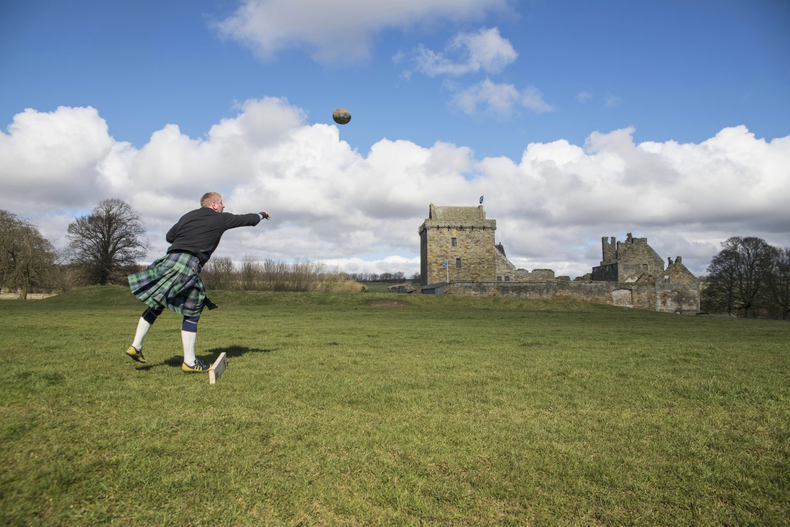 Team Building in Schottland - Highland Games, Shot Put 